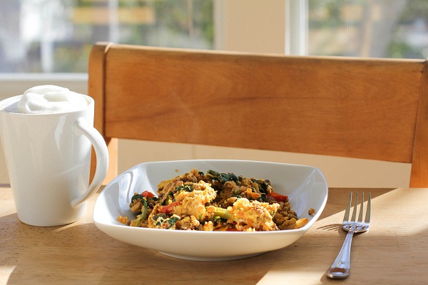 Turkey Fajita Scramble - delicious breakfast made with leftover fajitas! Turkey Fajita Scramble