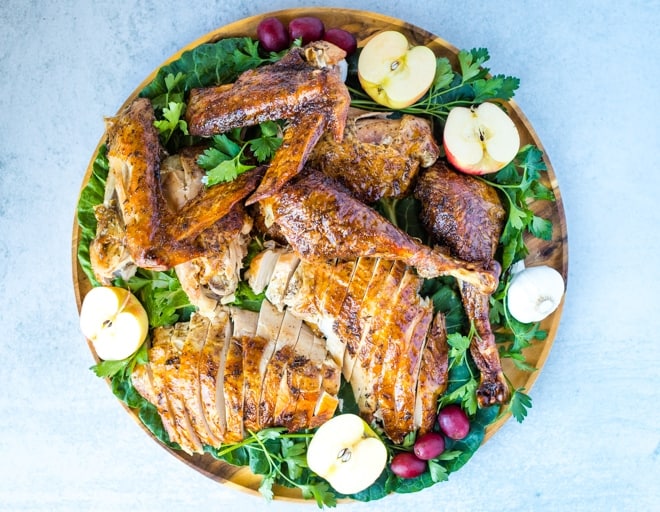 How to Roast a Turkey - The Easy Way from Everyday Maven - A beginnerโs guide to roasting a Thanksgiving turkey using a wet brine and a dry rub (or using either/or method). This easy method results in amazing tender turkey!ย