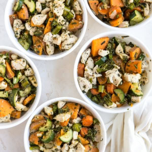 5 large meal prep bowls full of chicken and vegetables.