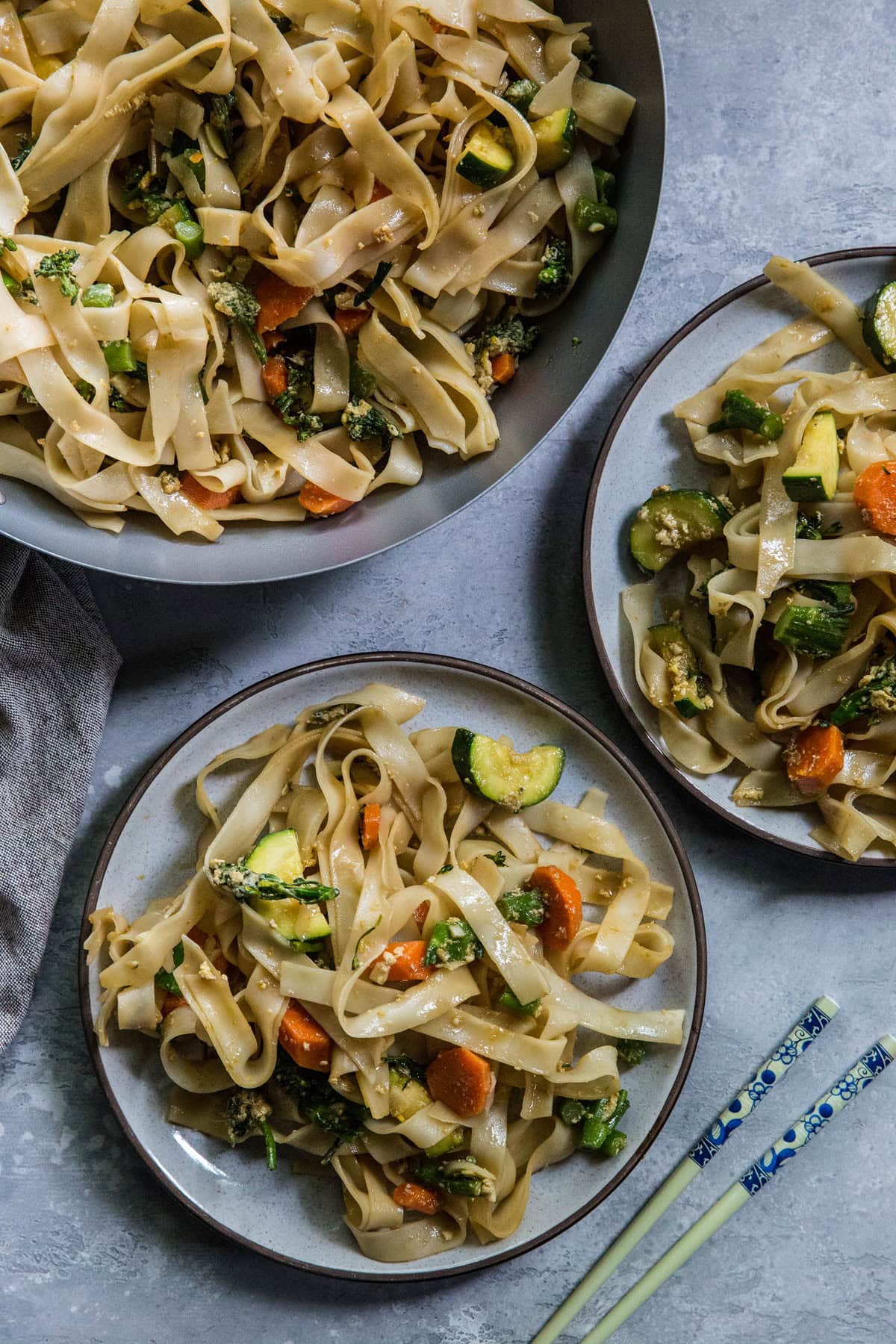 Thai Stir Fry Noodles (Pad See Ew) with vegetables - a gluten-free, healthy noodle recipe | TheRoastedRoot.net