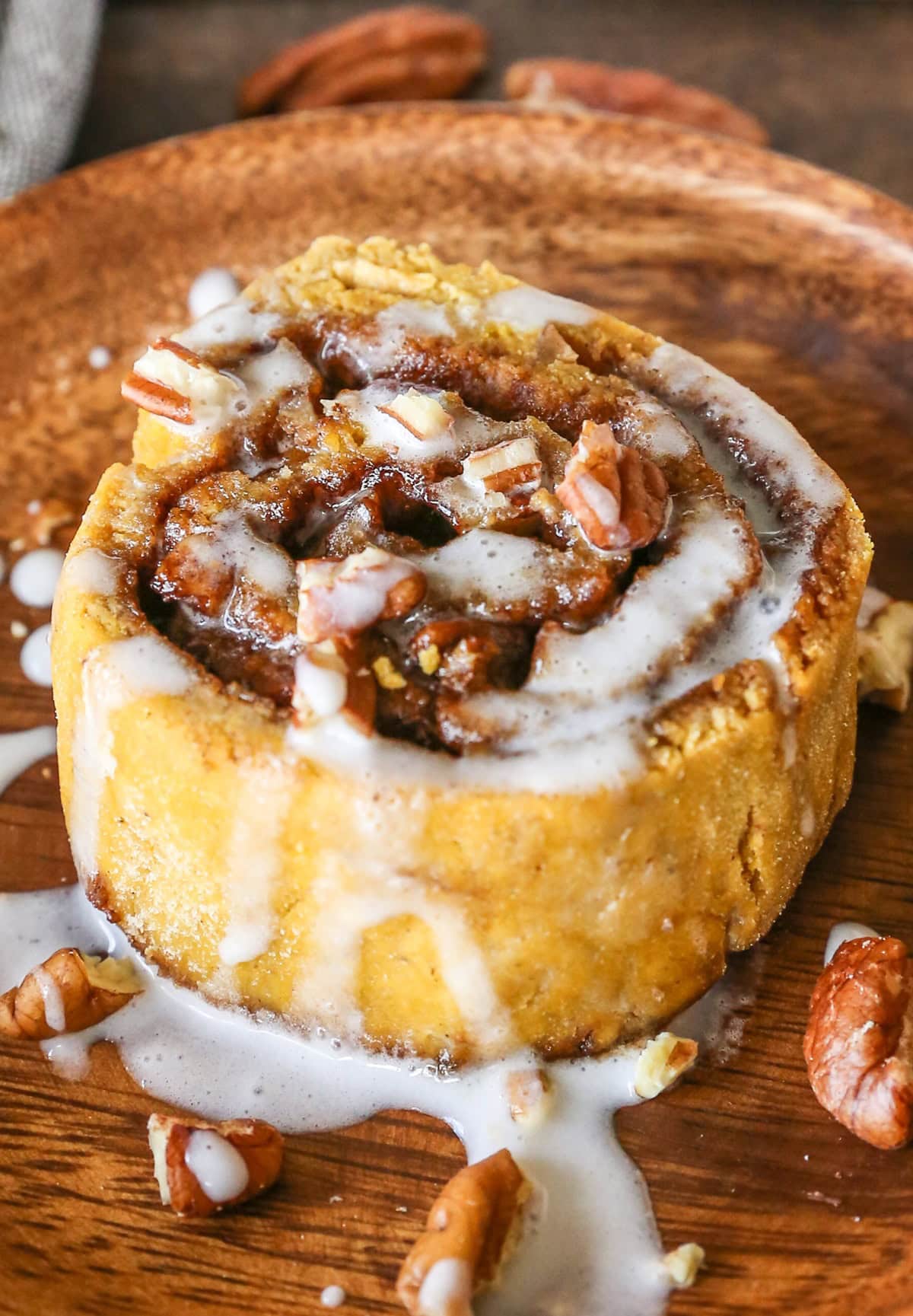 Gluten-Free Pumpkin Cinnamon Rolls with pecans and coconut milk glaze - refined sugar-free delicious pumpkin sticky rolls!